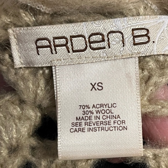 Arden B Crochet Short Sleeve Cardigan Wool Blend with Faux Fur Trim - Picture 11 of 12